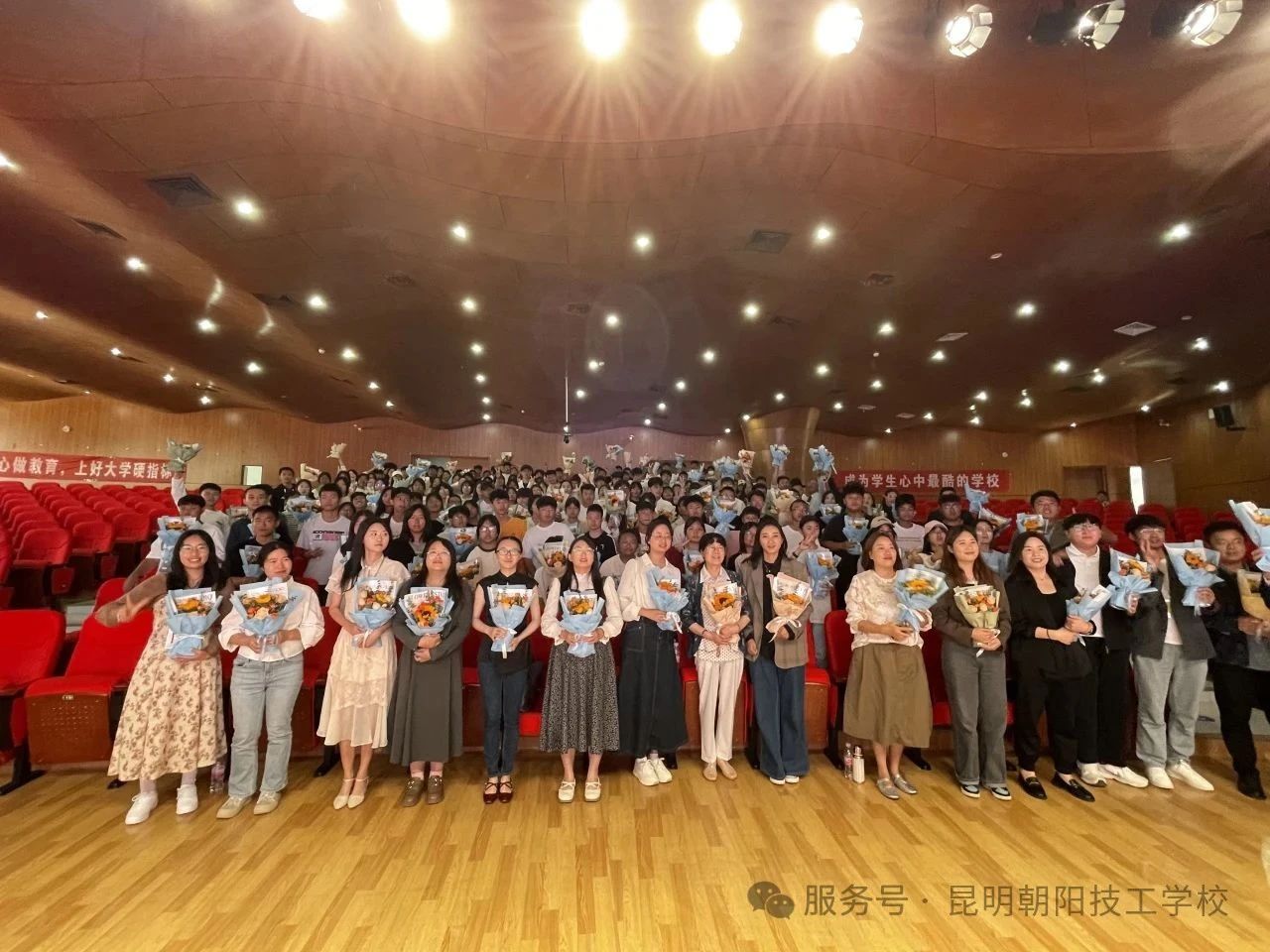 青春时光，不容辜负，开学典礼，奋斗正当时！